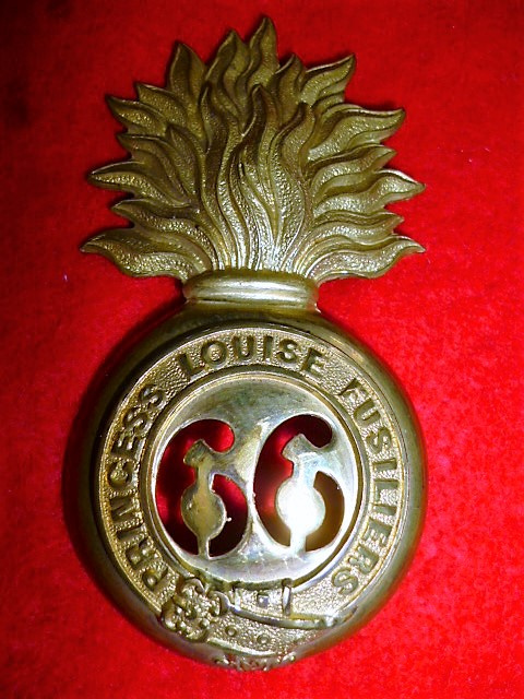 MM197 - 66th (Princess Louise Fusiliers) Busby Fur Cap Grenade   